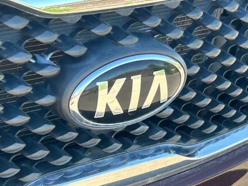 Used 2017 Kia Sorento FWD image 10
