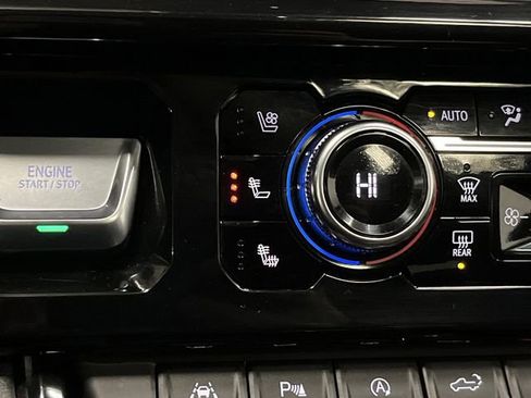 Used 2023 GMC Sierra 1500 AT4 w/ Technology Package image 8