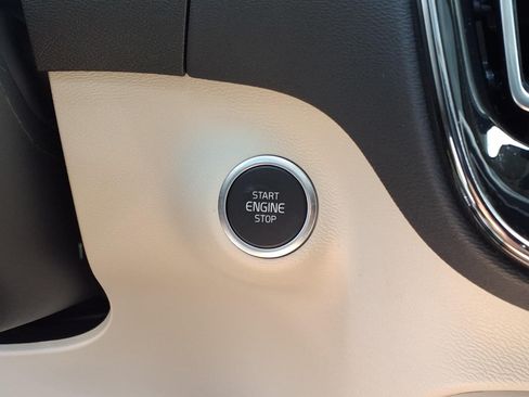 Certified 2023 Volvo XC40 B4 Ultimate FWD image 26