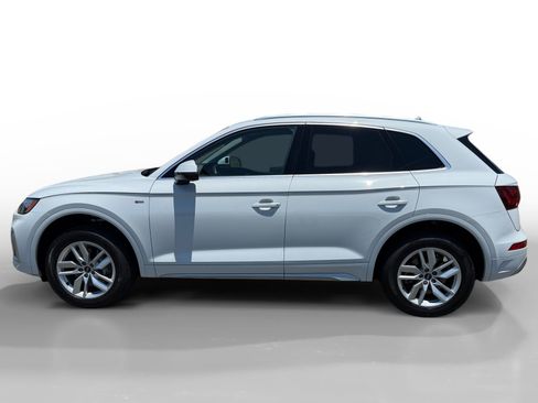 Used 2023 Audi Q5 2.0T Premium w/ Convenience Package AWD/4WD image 2