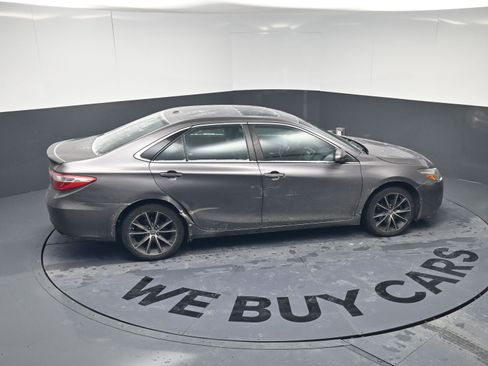 Used 2015 Toyota Camry XSE image 24