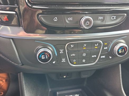 Certified 2023 Chevrolet Traverse LT w/ Rear Camera Mirror Package AWD/4WD image 23