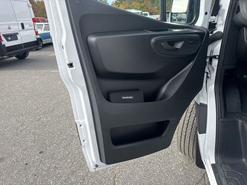 Used 2025 Mercedes-Benz Sprinter 2500 image 20