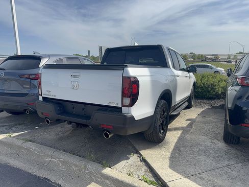 Used 2022 Honda Ridgeline Black Edition image 2