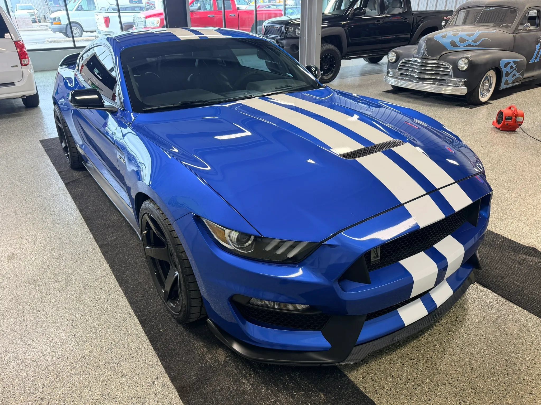 Used 2019 Ford Mustang Shelby GT350 w/ Technology Package RWD image 3