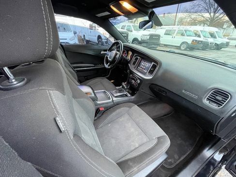 Used 2018 Dodge Charger SXT image 33