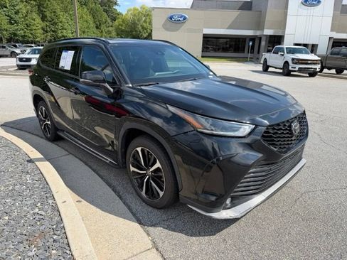 Used 2021 Toyota Highlander XSE AWD/4WD image 2