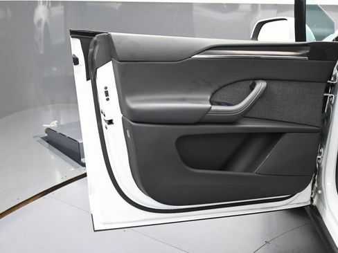 Used 2023 Tesla Model X image 34