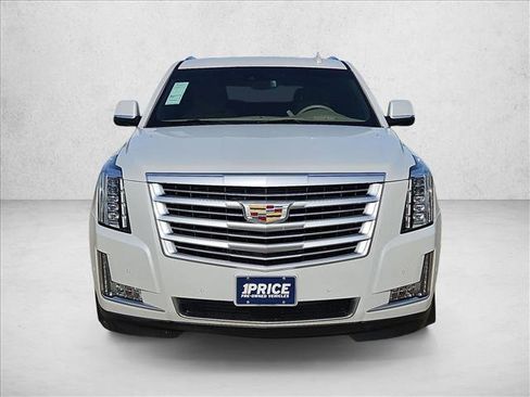 Used 2019 Cadillac Escalade Platinum AWD/4WD image 2