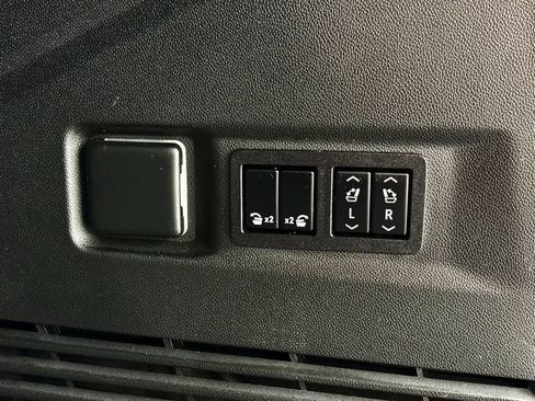 Used 2022 Chevrolet Tahoe RST w/ Sport Performance Package image 28