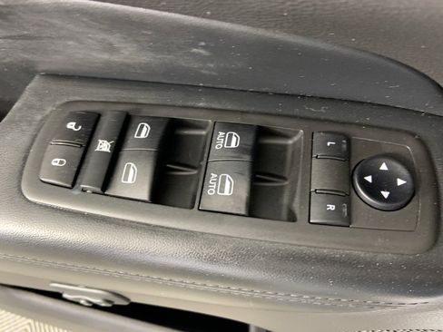 Used 2021 Jeep Grand Cherokee Limited image 32