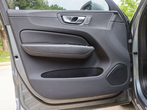 Used 2018 Volvo XC60 T5 R-Design w/ Convenience Package image 13