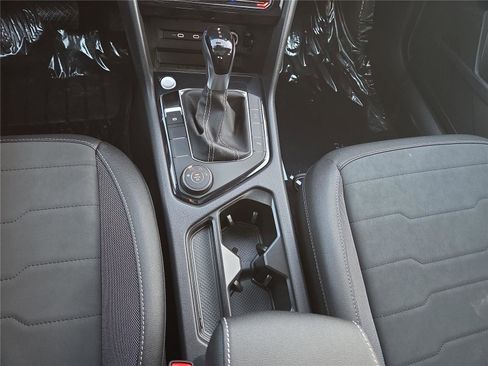 New 2026 Volkswagen Taos SE image 21