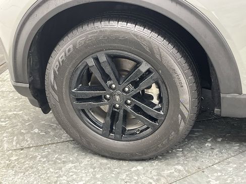 Certified 2020 Ford Explorer XLT w/ Equipment Group 202A image 34