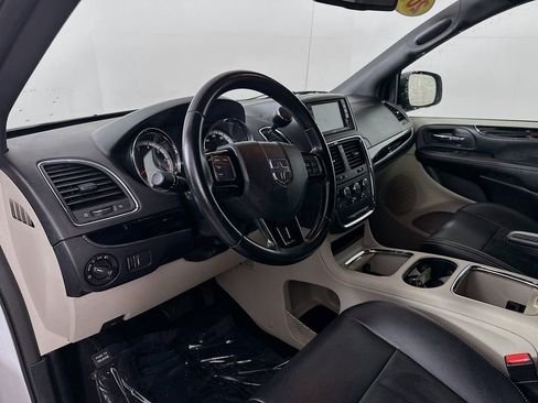 Certified 2019 Dodge Grand Caravan SXT image 14