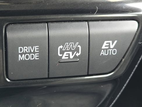 Used 2021 Toyota Prius Prime XLE image 7