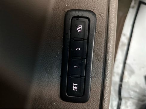 Used 2015 Chevrolet Suburban LT image 54