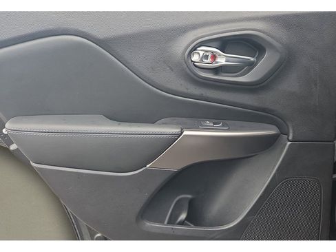 Used 2020 Jeep Cherokee Latitude image 17