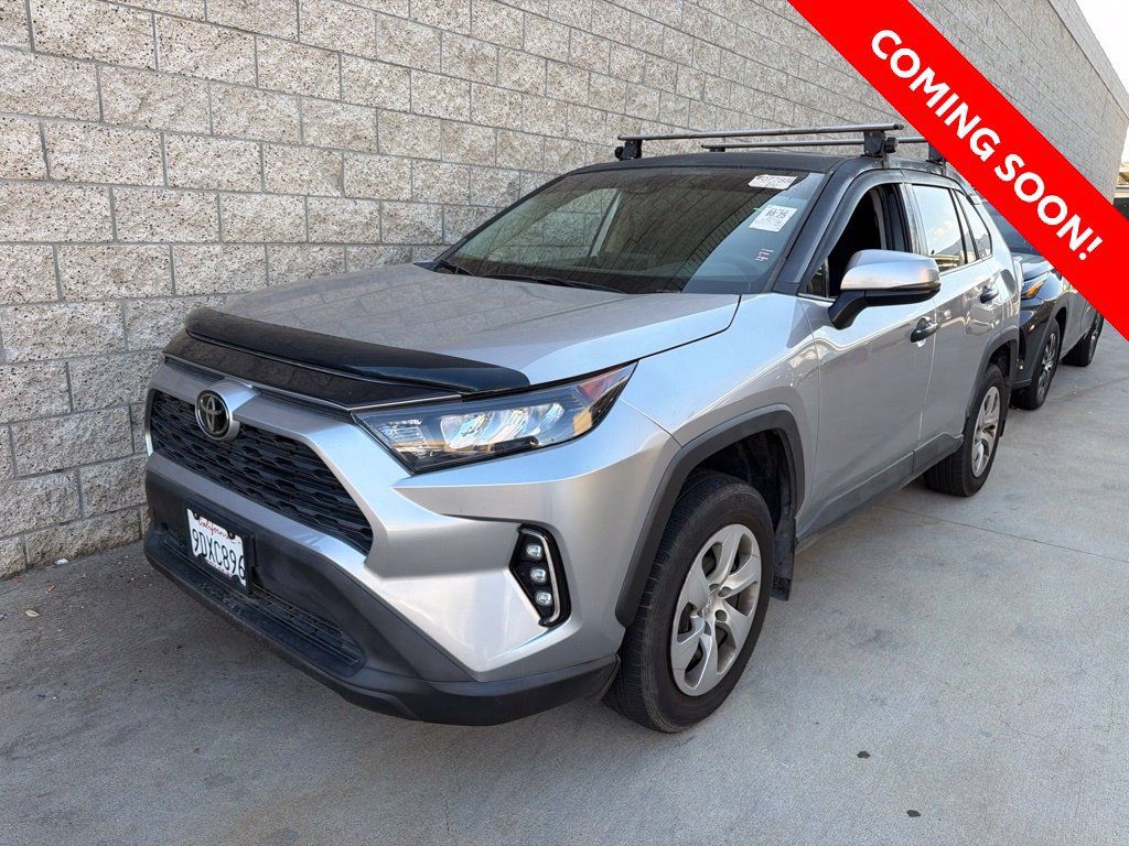 Used 2022 Toyota RAV4 LE FWD image 3