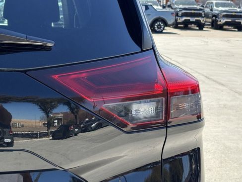 Used 2023 Nissan Rogue SV image 5