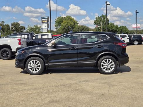 Used 2022 Nissan Rogue Sport S image 3