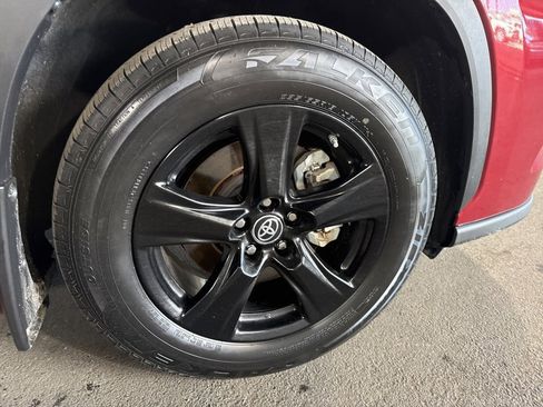 Used 2022 Toyota Highlander LE image 7