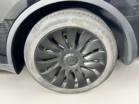 Used 2024 Tesla Model Y Long Range image 11