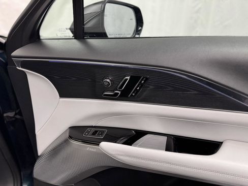 Used 2024 Cadillac Lyriq Luxury image 40