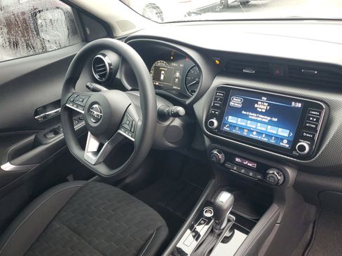 Used 2021 Nissan Kicks SV image 8