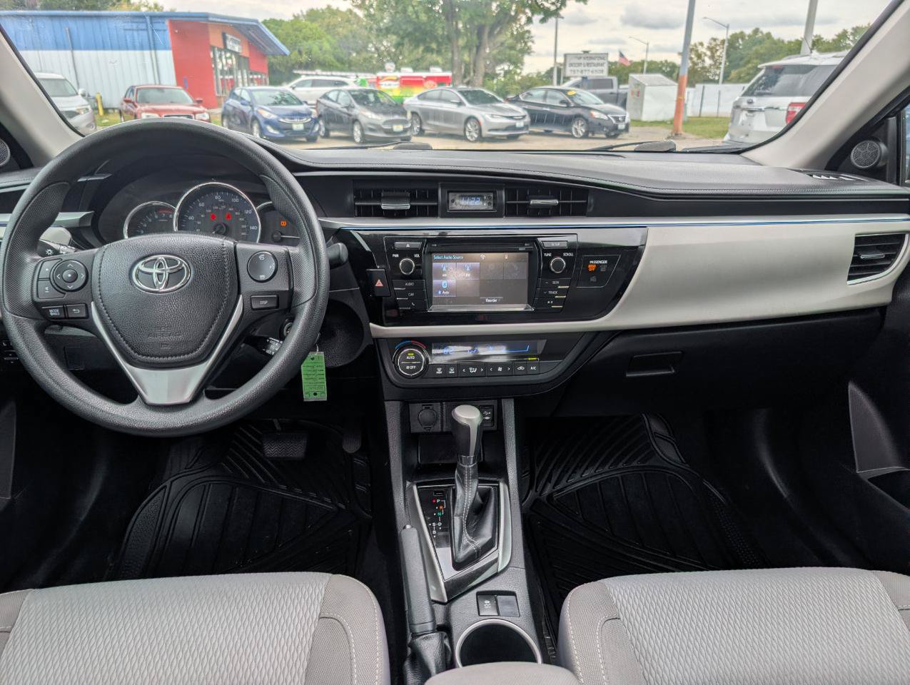 Used 2016 Toyota Corolla LE FWD image 23