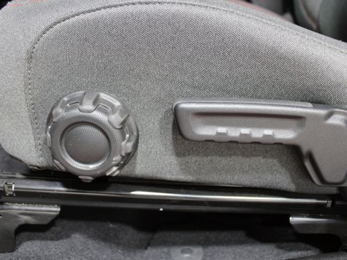 Used 2026 Jeep Gladiator Rubicon AWD/4WD image 13