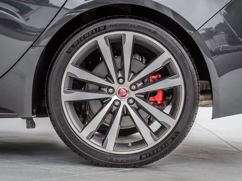 Used 2018 Jaguar XF S image 13