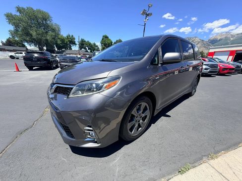 Used 2019 Toyota Sienna SE w/ SE Preferred Package AWD/4WD image 8