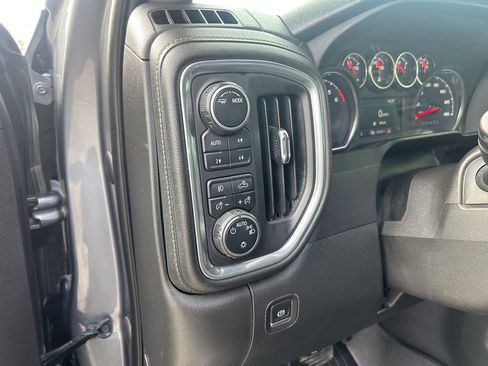 Used 2022 Chevrolet Silverado 1500 LT Trail Boss w/ LPO, Dark Essentials Package AWD/4WD image 10