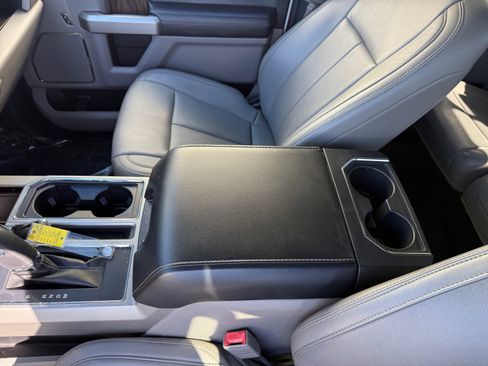 Used 2020 Ford F150 Lariat image 14