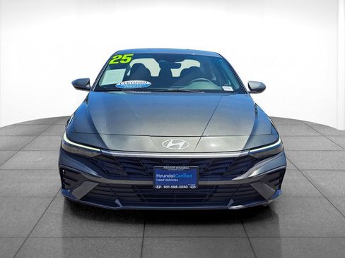 Certified 2025 Hyundai Elantra SE FWD image 2