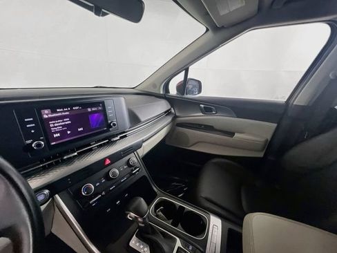 Used 2024 Kia Carnival LX FWD image 20