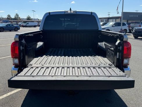 Used 2023 Toyota Tacoma SR5 AWD/4WD image 5