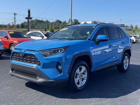 Used 2021 Toyota RAV4 XLE w/ Convenience Package AWD/4WD image 3
