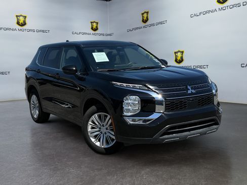 Used 2024 Mitsubishi Outlander ES FWD image 4