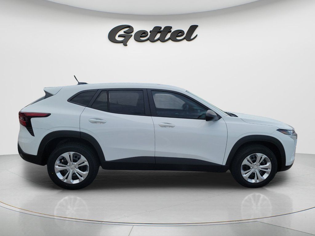 Used 2024 Chevrolet Trax LS FWD image 3
