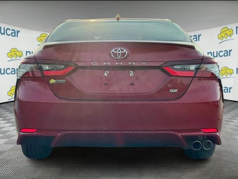 Used 2021 Toyota Camry SE image 5