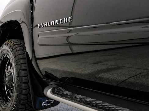 Used 2013 Chevrolet Avalanche LT w/ Suspension Package, Off-Road image 51