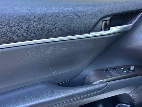 Used 2021 Toyota Camry SE FWD image 12