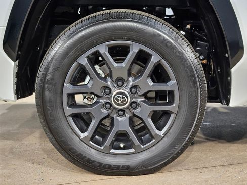 Used 2024 Toyota Tundra Platinum AWD/4WD image 17