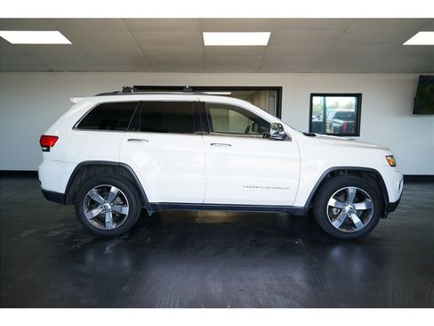 Used 2015 Jeep Grand Cherokee Limited w/ Luxury Group II AWD/4WD image 8