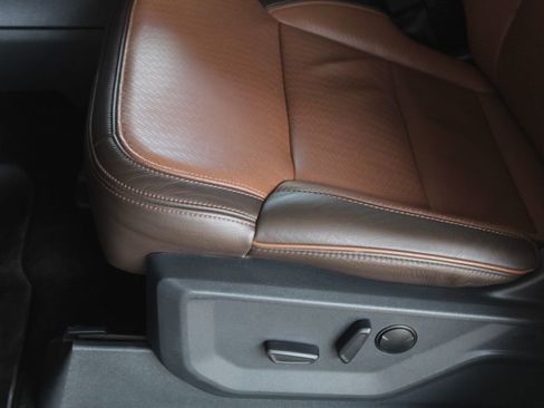 Used 2025 Ford Expedition King Ranch image 17