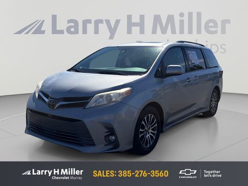 Used 2018 Toyota Sienna XLE FWD image 1