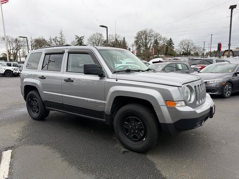 Used 2017 Jeep Patriot Sport image 8