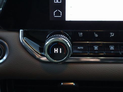 Used 2023 GMC Canyon Denali image 36